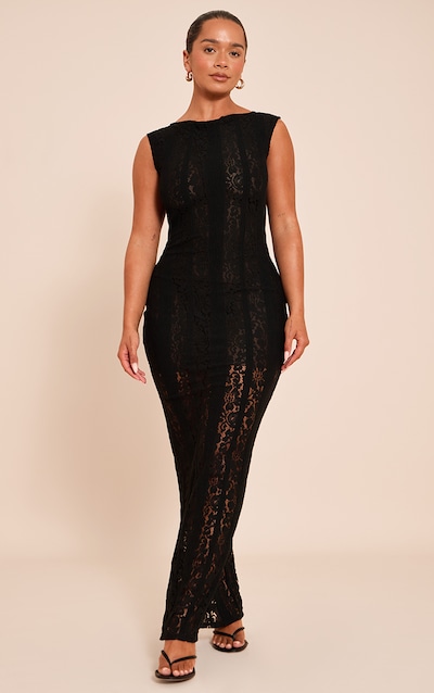 Robe mi-longue noire sculptante en dentelle à col bateau