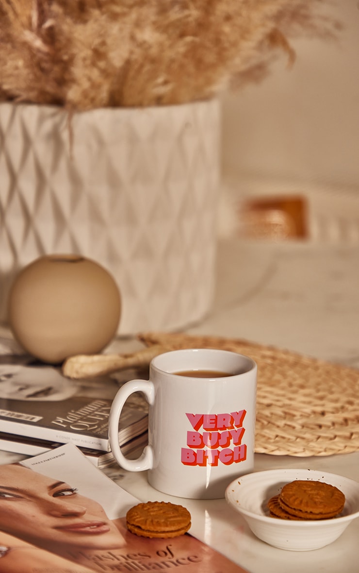 Mug blanc à slogan Very Busy Bitch image 3