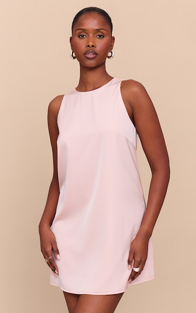 Robe de tailleur droite rose pâle sans manches