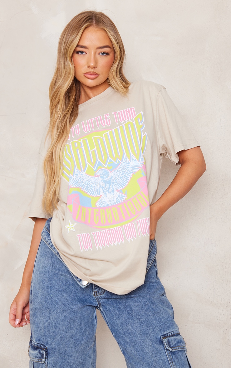 PRETTYLITTLETHING T-shirt oversize gris pierre imprimé Worldwide Eagle image 3