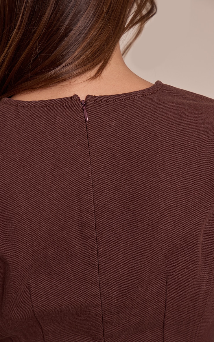 Top en denim chocolat à basque et taille cintrée. image 4