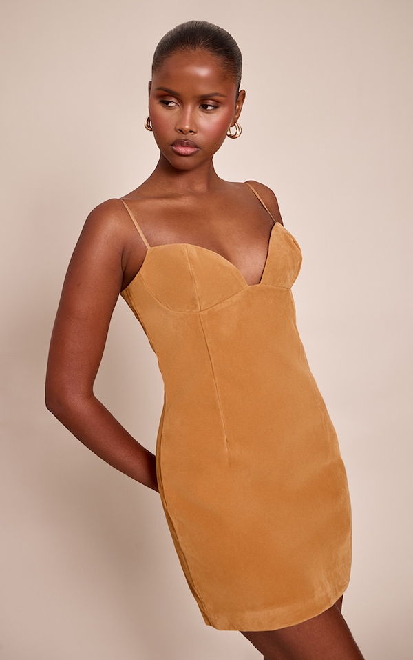 Mini robe moulante en suédine moutarde