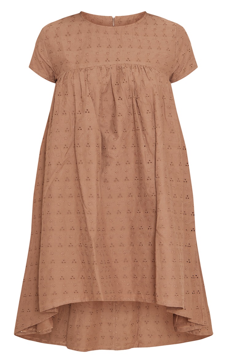 Robe babydoll en broderie anglaise taupe PrettyLittleThing FR