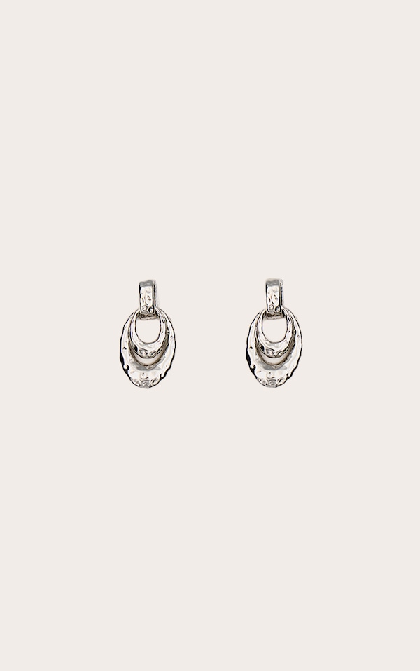 Boucles d'oreilles doublées crêpées argentées à clous