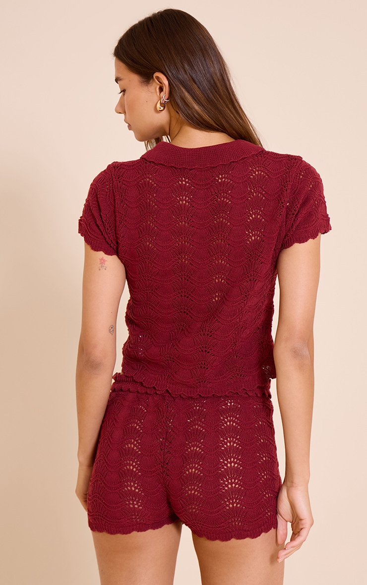 Top en maille style crochet bordeaux à col polo image 2