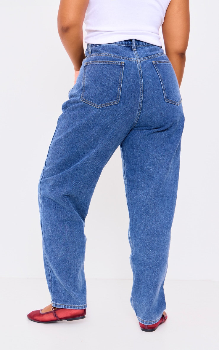 PRETTYLITTLETHING Plus Vintage Wash Mom Jeans image 3