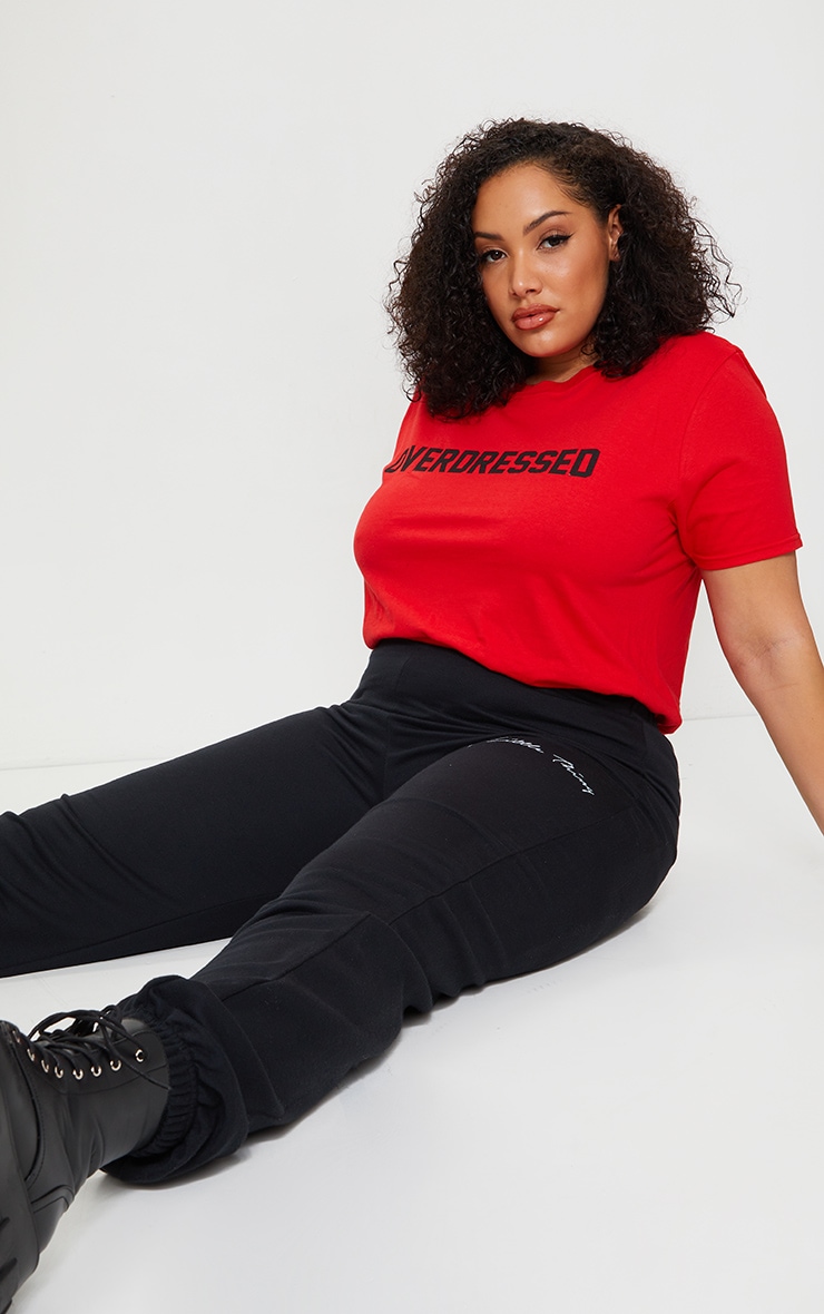 PLT Plus - Tee-shirt rouge à slogan Overdressed
