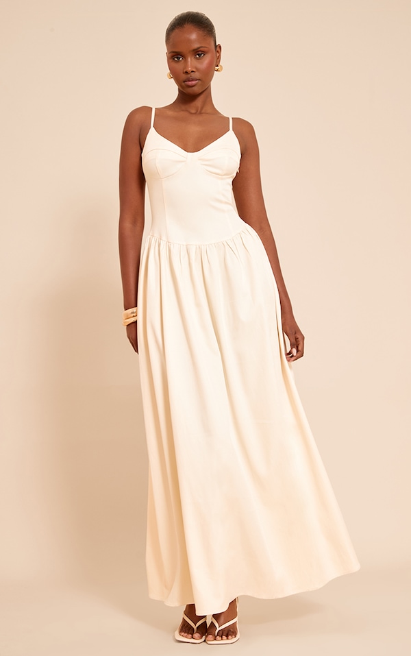 Robe longue tissée crème à bretelles fines et détails sur le buste