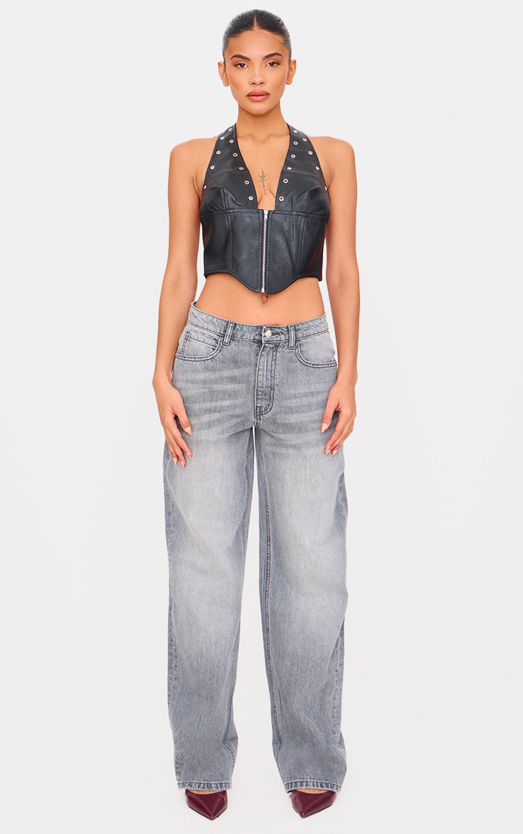 Crop top en PU noir à dos nu et clous image 3