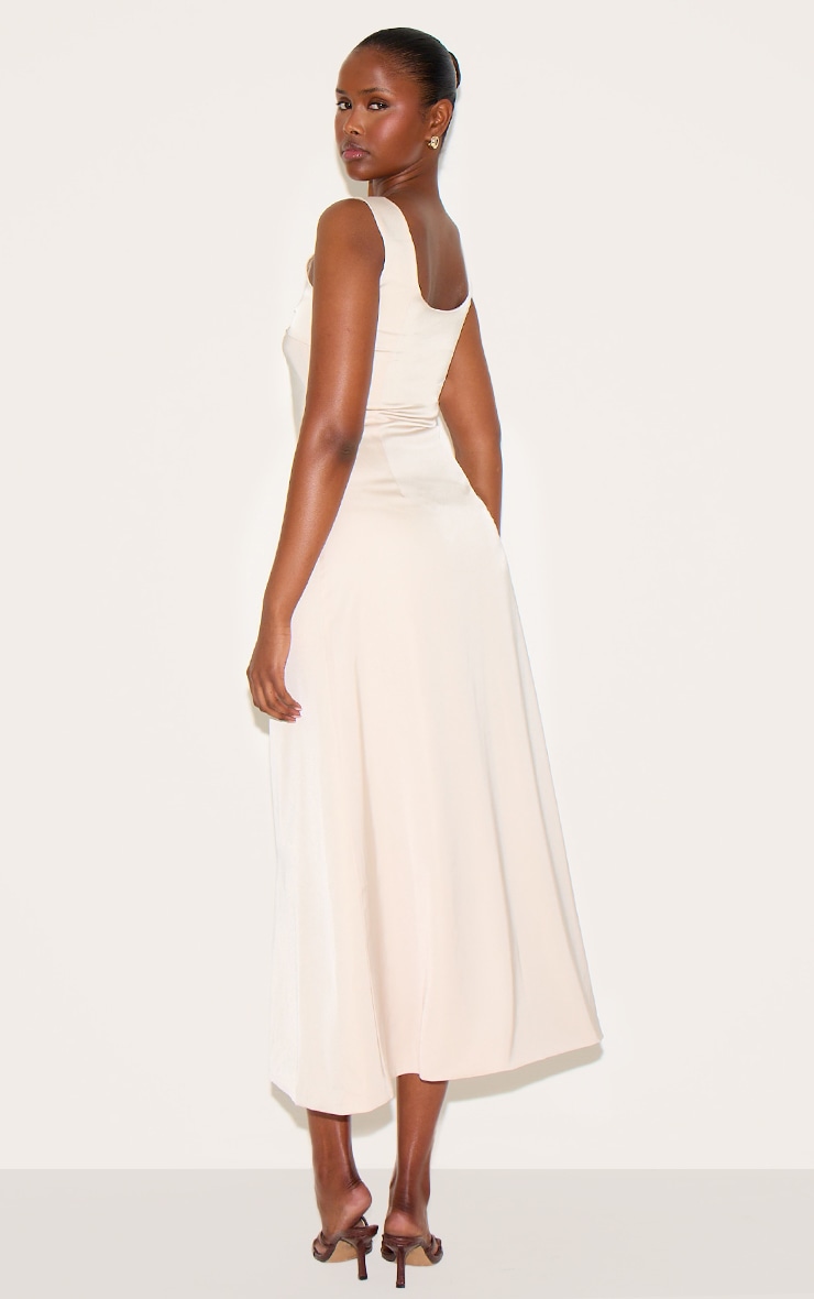 Robe mi-longue satinée non colorée à taille tombante image 2