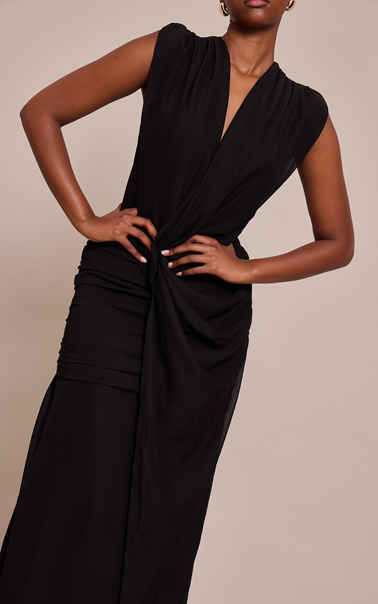 Robe longue en mousseline de soie noire drapée à décolleté image 4