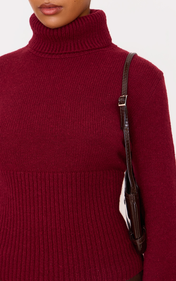 Pull en maille tricot bordeaux à col roulé et parties contrastantes image 4