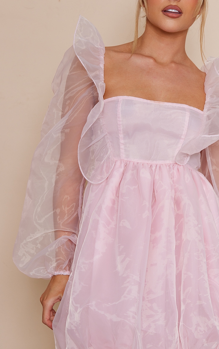 Robe en organza rose tendre à jupe et manches bouffantes image 4