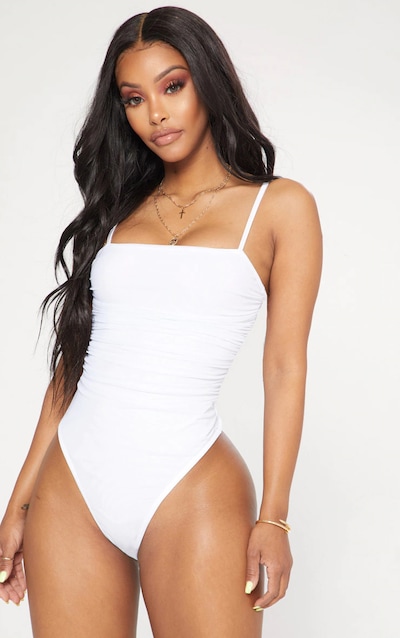 Shape Body string blanc éclatant en mesh froncé