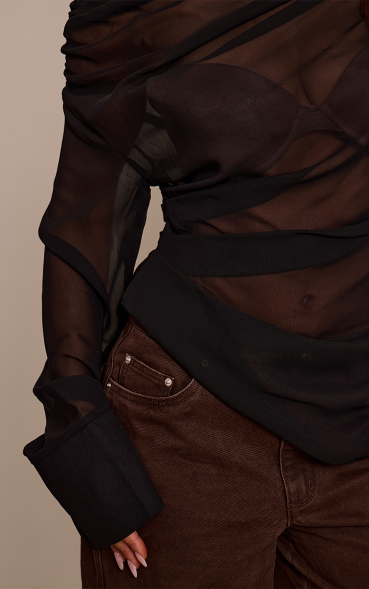 Top style drapé en mousseline de soie noire image 4