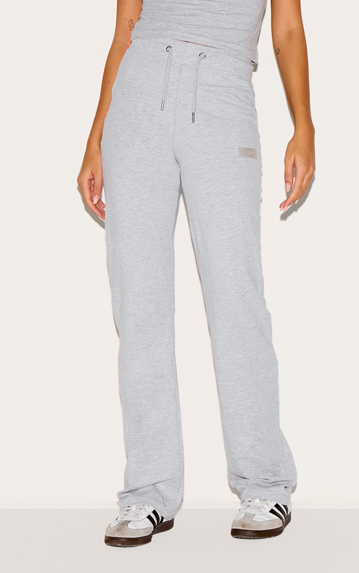 PRETTYLITTLETHING Pantalon droit gris chiné à taille basse et détail badge image 2