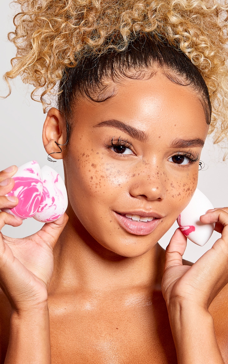 PRETTYLITTLETHING Lot de 4 éponges de maquillage Soft Swirl image 3