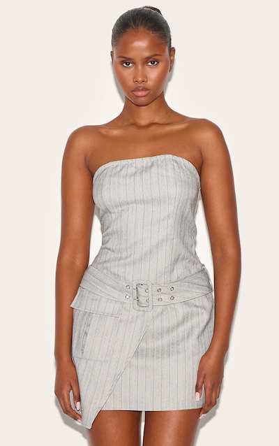 Robe bustier droite grise finement rayée à poche et ceinture