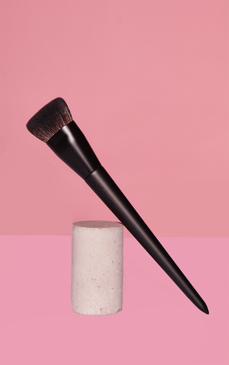 Morphe V102 Dense Edged Foundation Brush PrettyLittleThing QA