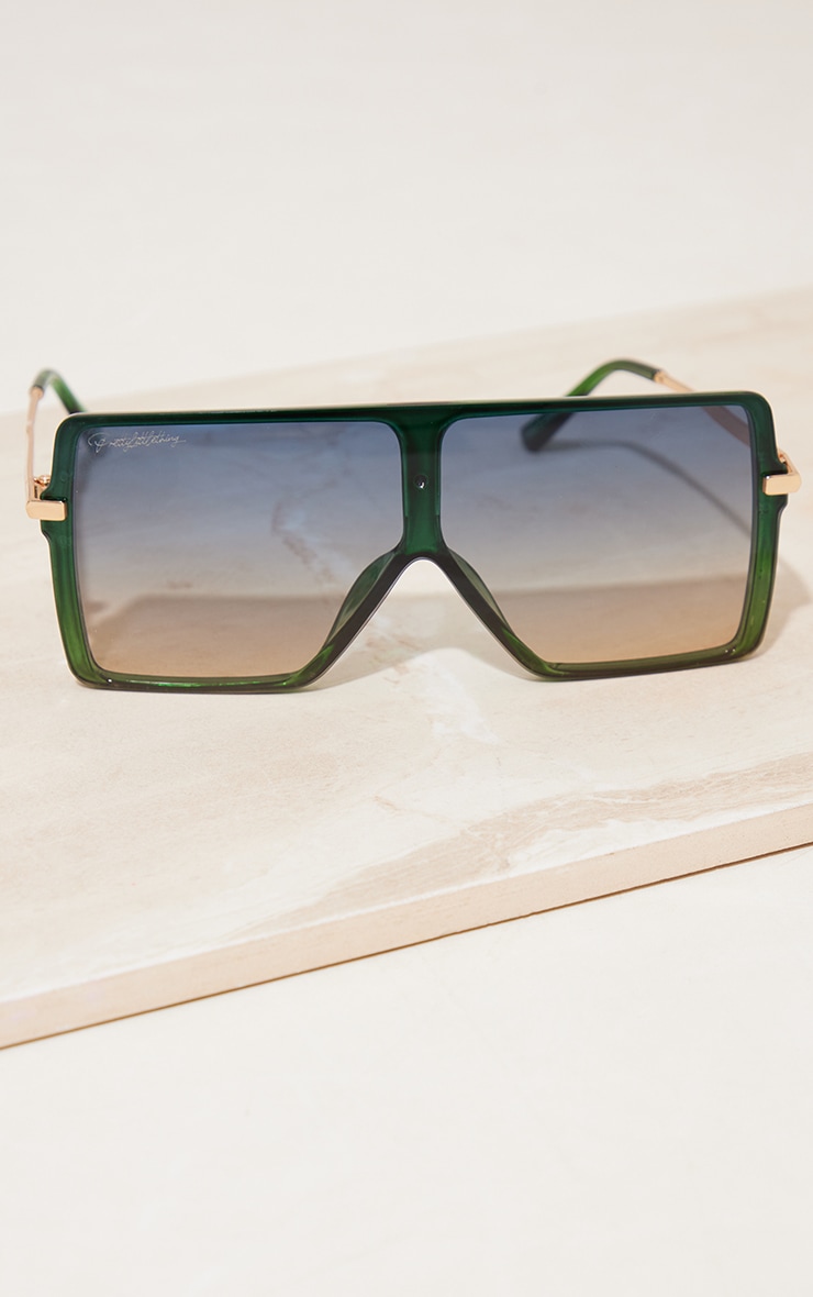 PRETTYLITTLETHING Green Frame Gold Arm Detail Visor Sunglasses image 2