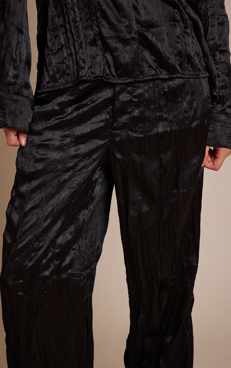 <p>Pantalon noir large en satin texturé<p/> image 4
