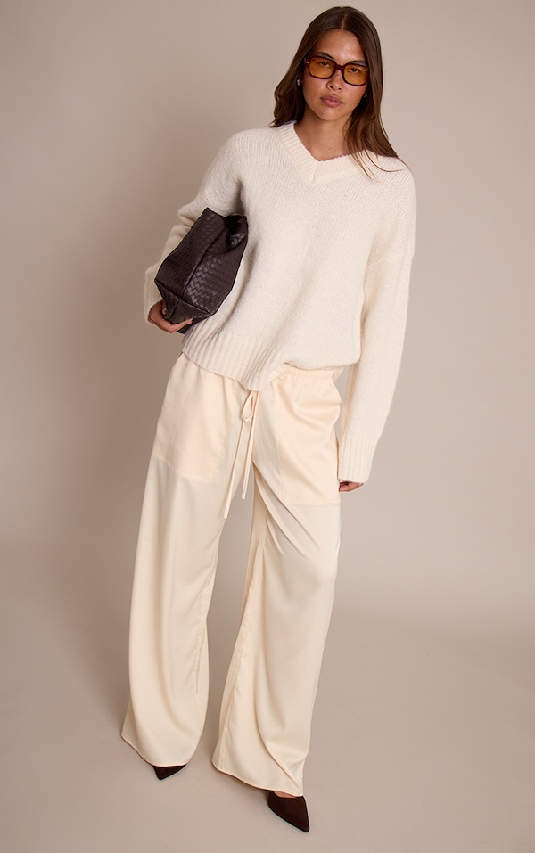 Pantalon Butter Cream matière satinée taille basse large à cordon de serrage