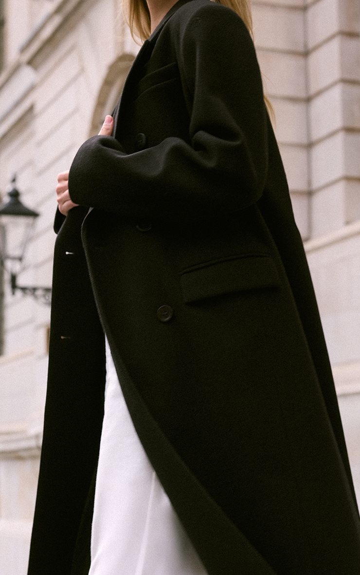 Manteau noir croisé oversize à coupe structurée image 4