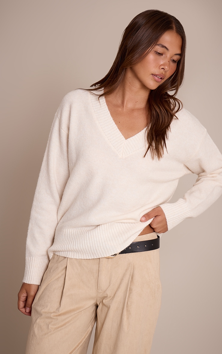 Pull en maille tricot crème à col en V image 1
