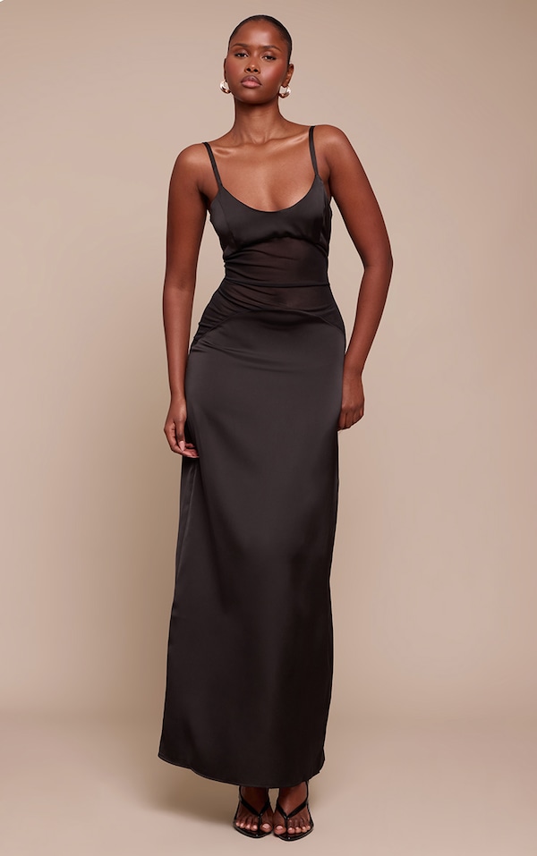 Robe longue satinée noire à col rond et partie en mesh