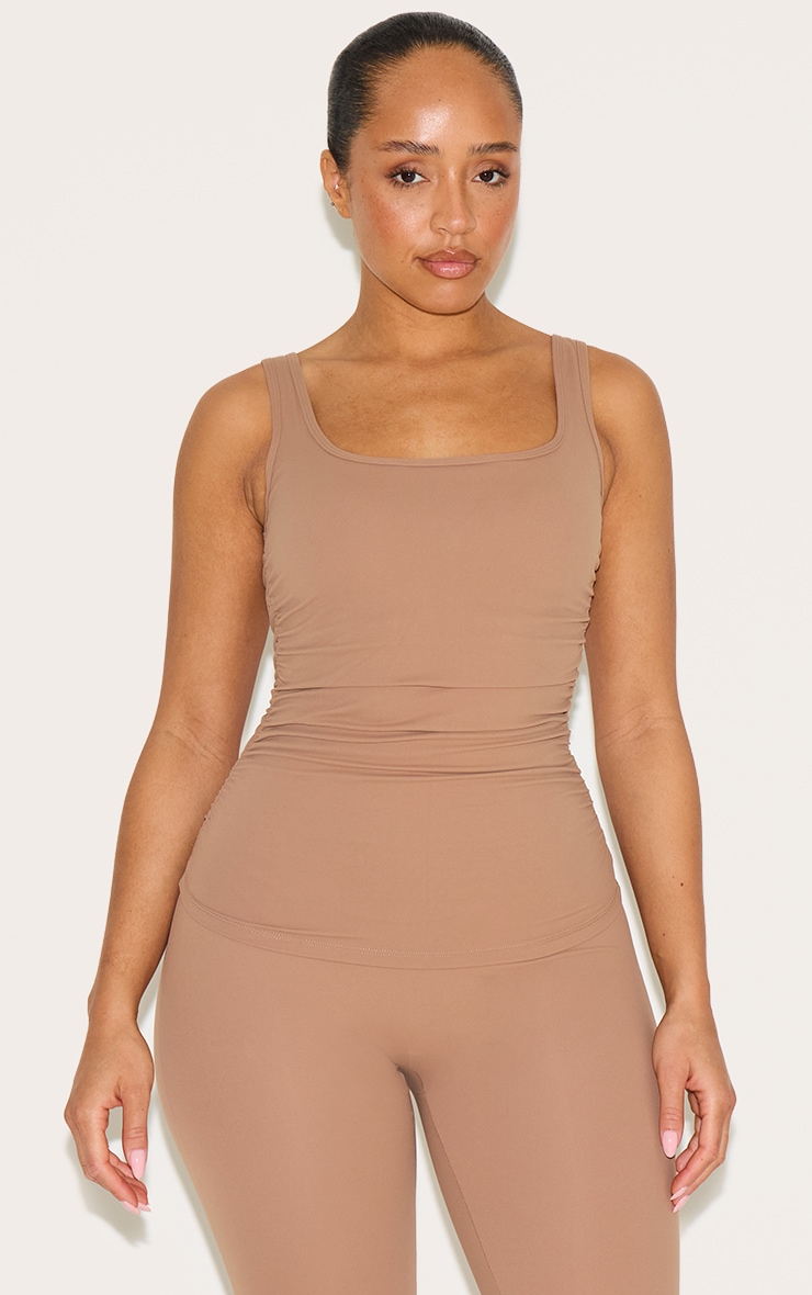 Shape Top de sport long taupe froncé sur les côtés à bonnets image 4