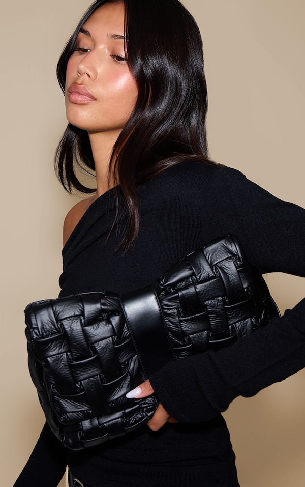 Pochette noire à rabat en tissage croisé