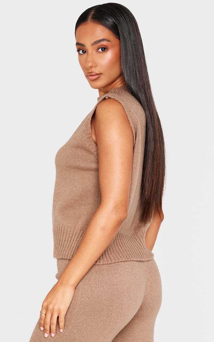 Petite Top en maille tricot douce taupe sans manches à col haut image 2