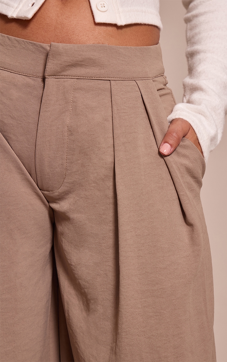 Petite Pantalon large tissé gris champignon à double plissures image 4