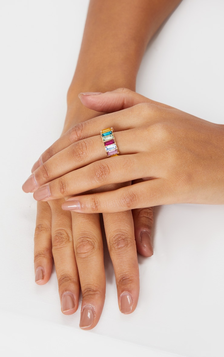 Large bague à pierres multicolores