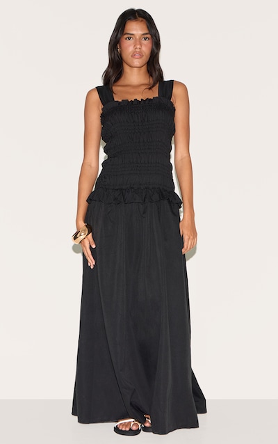 Robe longue noire froncée à volants