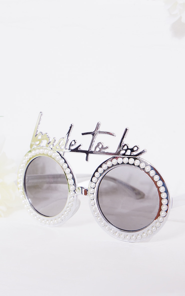 Ginger Ray White Bride To Be Sunglasses image 3
