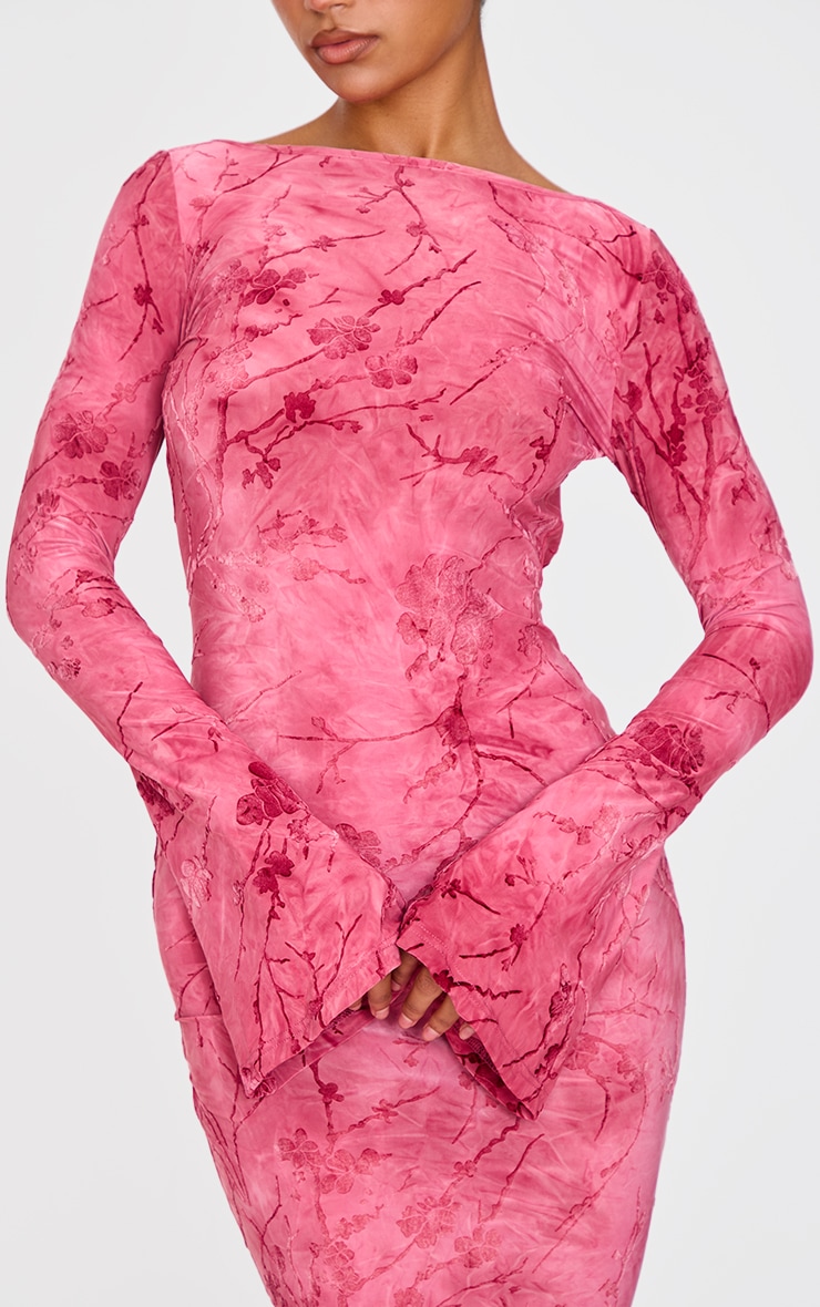 Robe longue dévorée rose fleurie à manches longues image 4