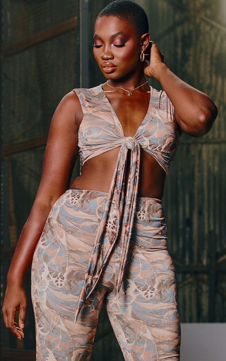 Crop top noué devant slinky taupe à imprimé papillons