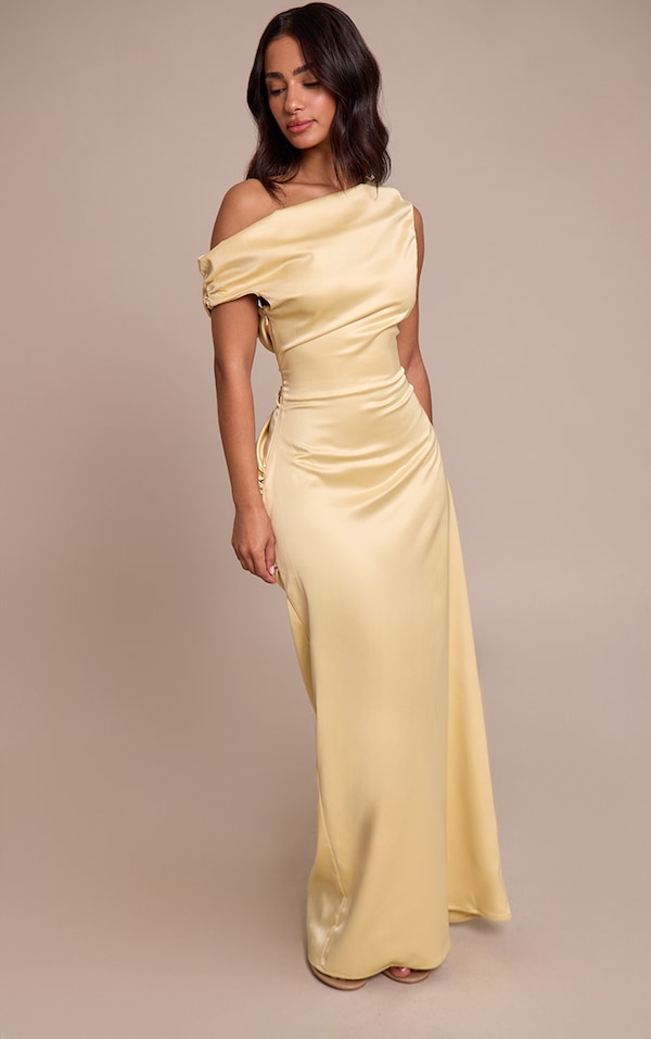 Petite Robe longue asymétrique satinée jaune beurre froncée