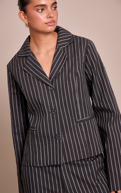 Blazer court ajusté bleu marine foncé à fines rayures