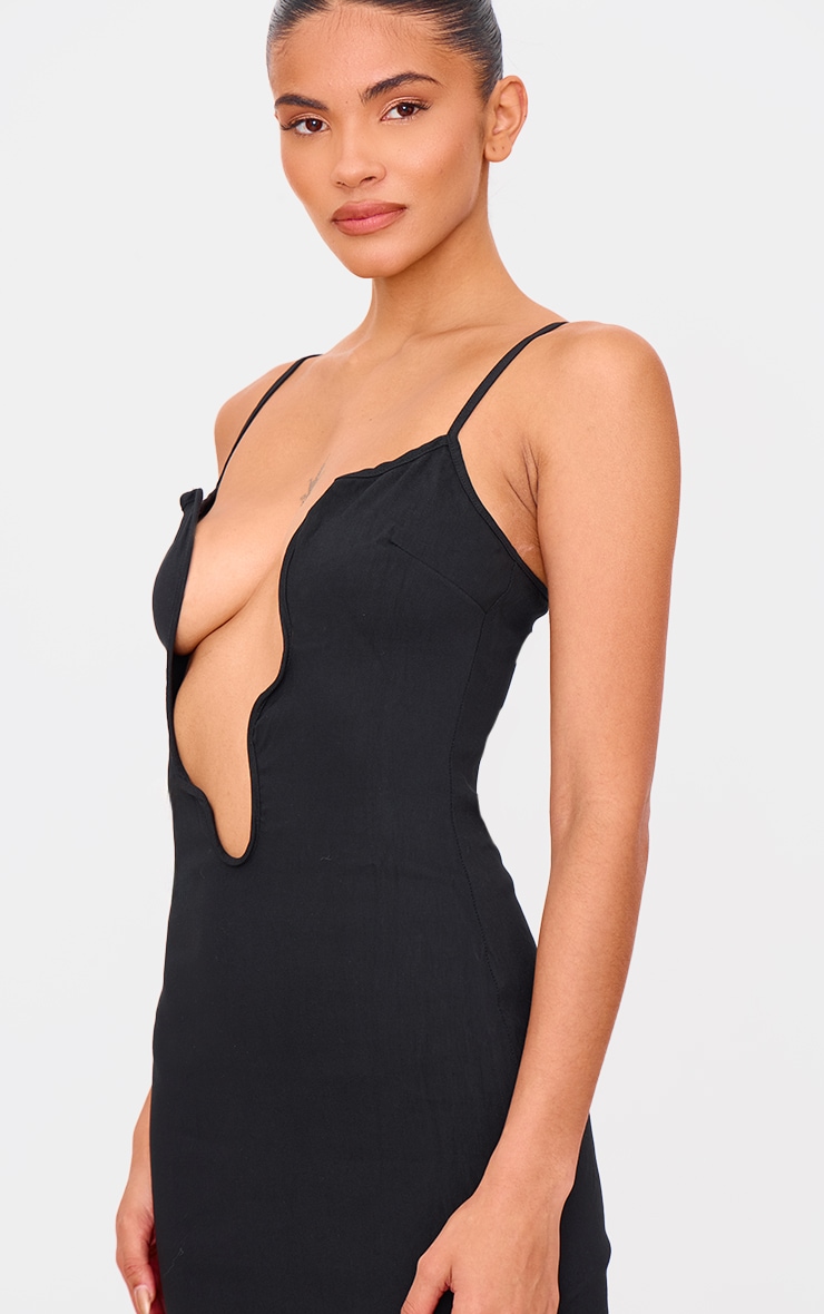 Robe longue noire moulante à armature et décolleté plongeant image 4