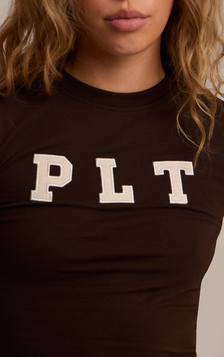 PRETTYLITTLETHING Espresso Fitted Crop T Shirt image 4