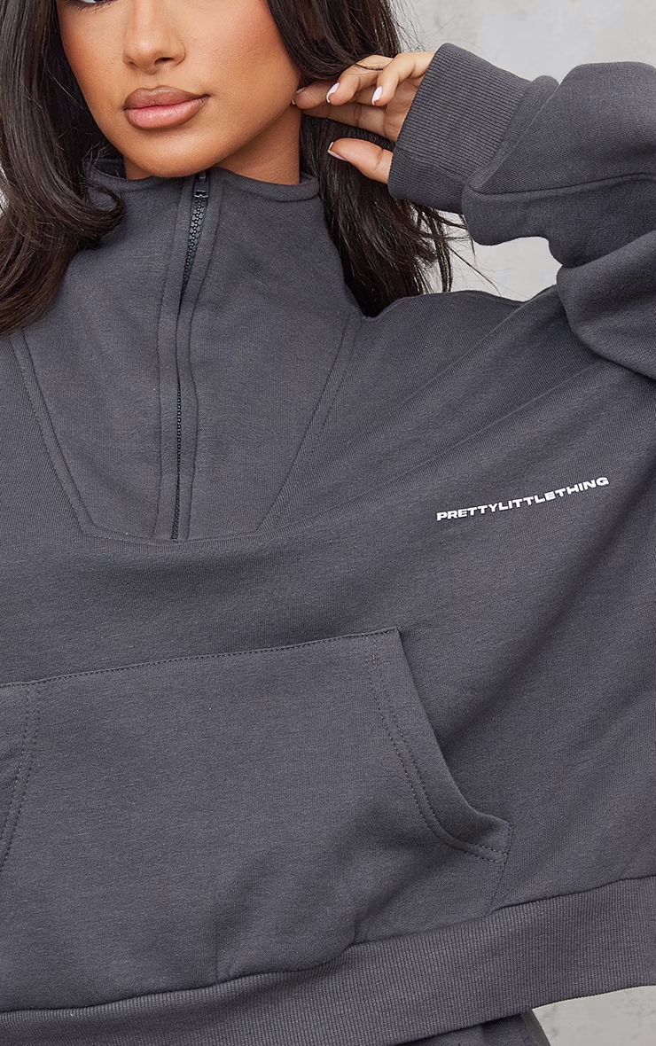 PRETTYLITTLETHING Petite Sweat oversize gris anthracite à demi-zip image 4
