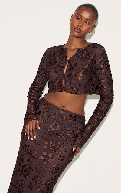 Top court chocolat fleuri à boutons