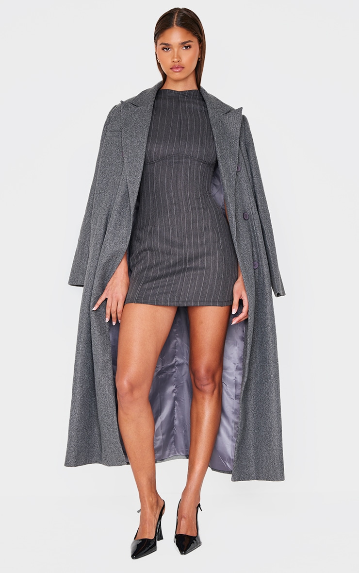 Robe moulante noire à détails coutures et manches courtes image 3