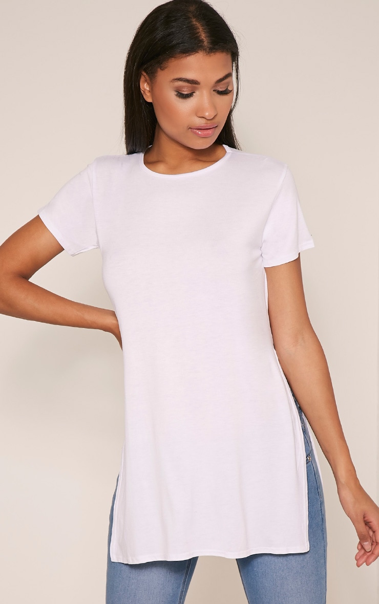 Tabatha White Side Split Tee Tops PrettylittleThing PrettyLittleThing USA