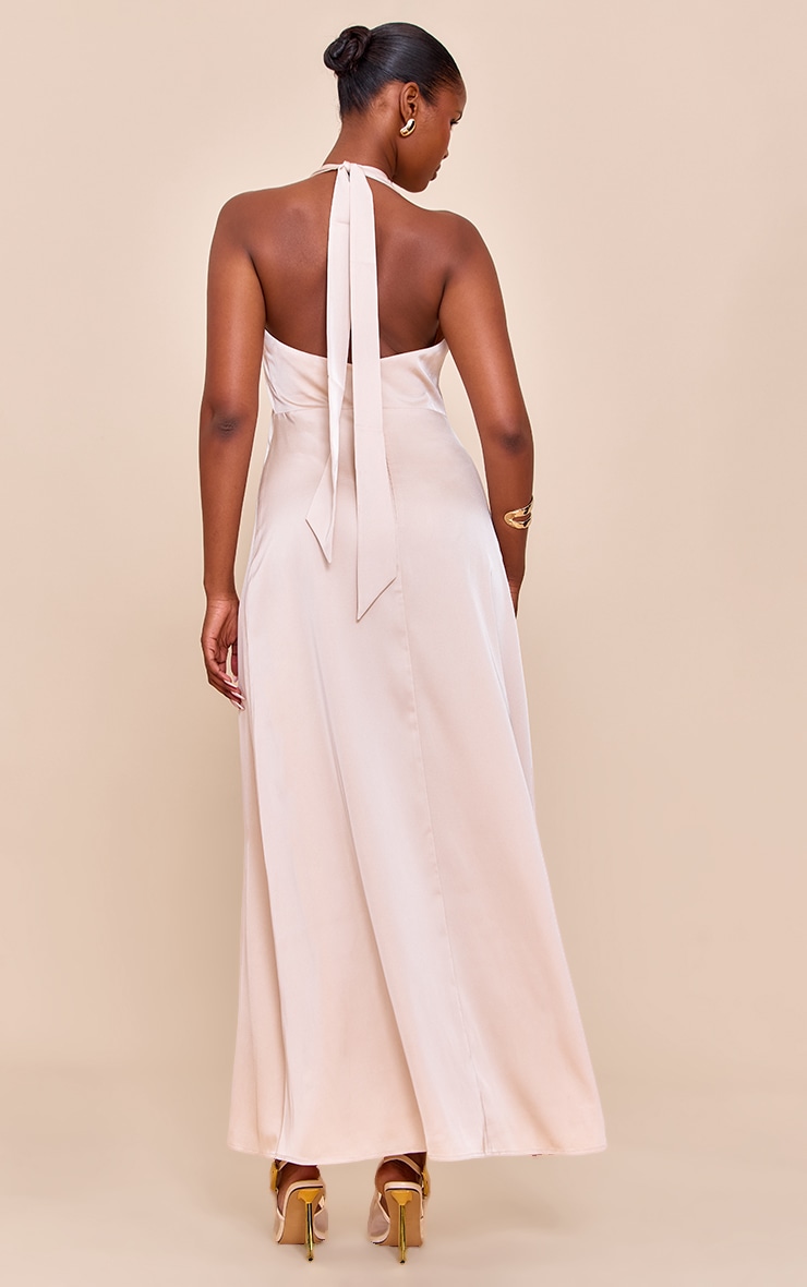 Robe longue satinée crème à col en V image 2