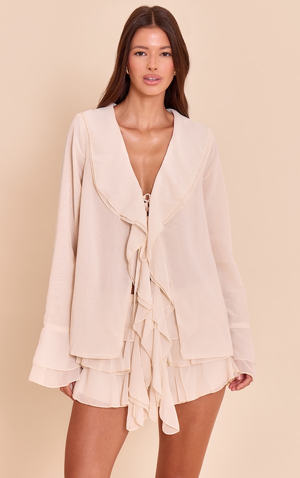 Top en mousseline de soie crème à décolleté volanté et manches longues
