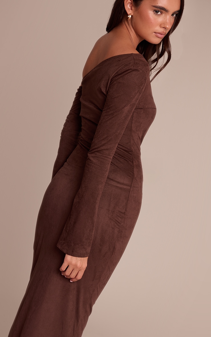 Robe longue asymétrique en suédine chocolat image 2
