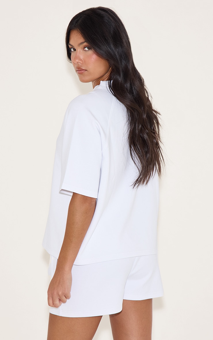 T-shirt tissé blanc à épaules carrées et logo brodé image 2